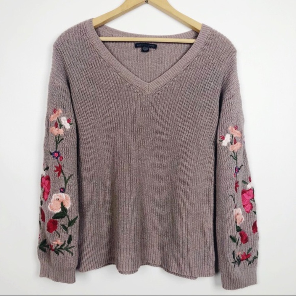 American Eagle purple floral sleeved sweater